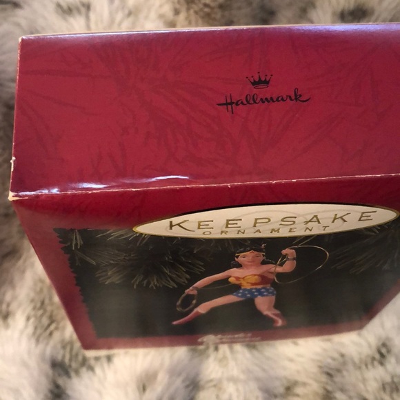 Hallmark Keepsake Wonder Woman Ornament - Picture 5 of 5